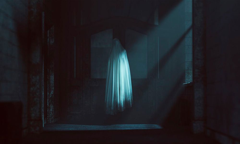 Fotografían A Un Fantasma En Una Iglesia Irlandesa Abandonada 0414