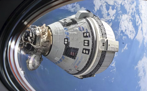 La nave Starliner desde la Estación Espacial Internacional