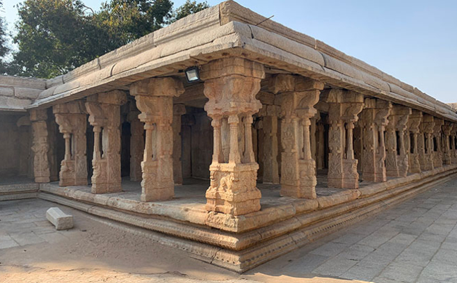 El templo de Lepakshi y sus 70 columnas de granito