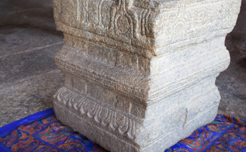 El misterioso pilar colgante de lepakshi