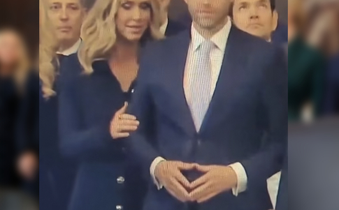 Una captura de pantalla de la ceremonia de toma de posesión de Donald Trump