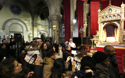 La ostensión de la túnica en 2016 atrajo a muchos visitantes