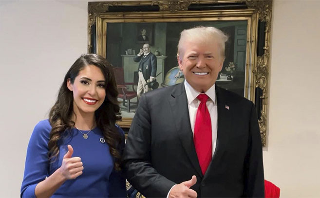 Anna Paulina Luna junto a Donald Trump